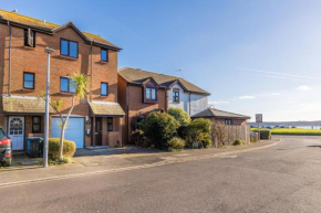 Spinnaker House - Prime Location with Tesla Electric Point